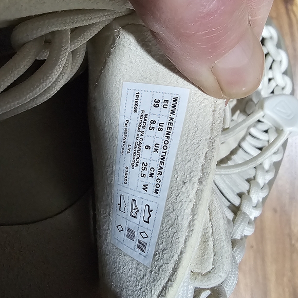 Keen UNEEK White Athletic Shoes - Picture 5 of 5